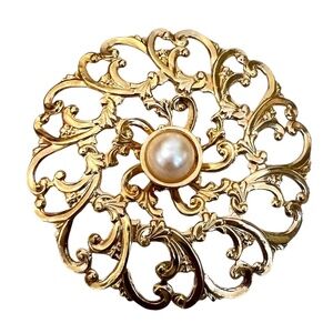 Avon Vintage Gold‎ Ornate Circle Brooch With Faux Pearl In The Center